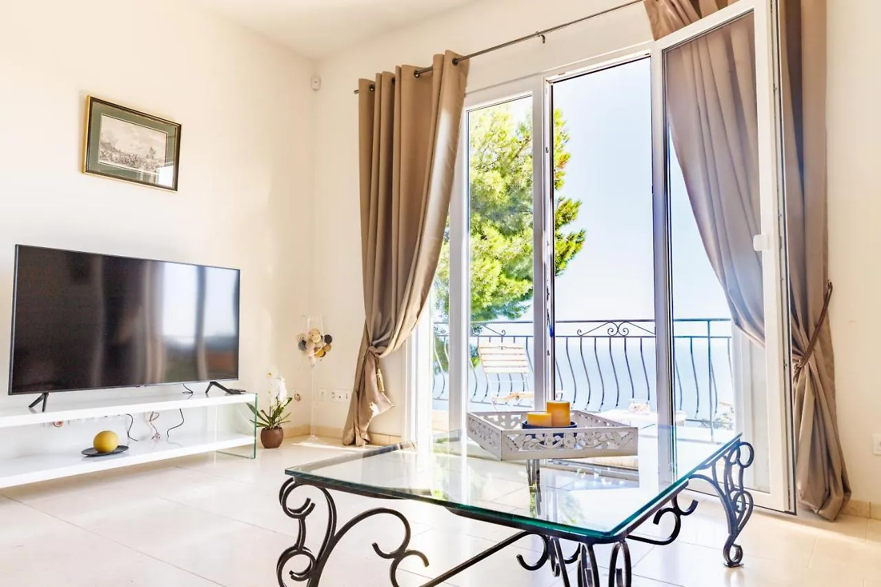 Sea View Apartment With Private Secure Parking 1 0*, Villefranche-sur-Mer